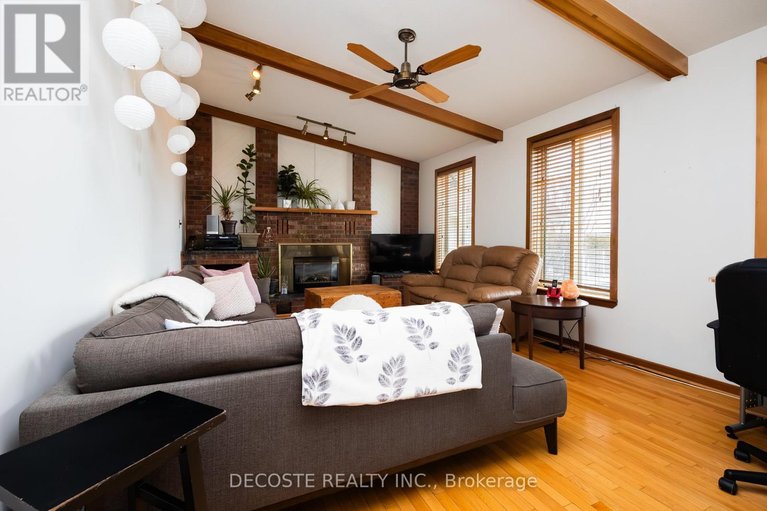 29630815/100-macleod-crescent/alexandria/north-glengarry/ontario/K0C1A0_12