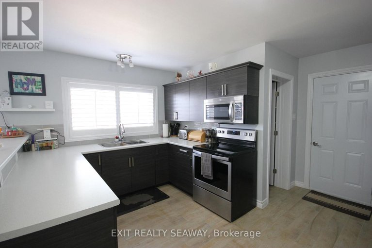 29536081/6731-gilmore-hill-street/south-glengarry-charlottenburgh-twp/south-glengarry/ontario/K6H7J3_12