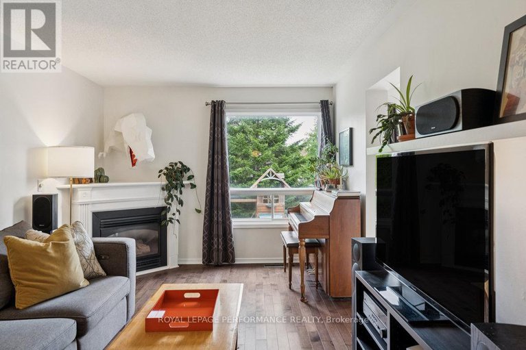 28591914/1869-hennessy-crescent/fallingbrookgardenway-south/ottawa/ontario/K4A3X8_17