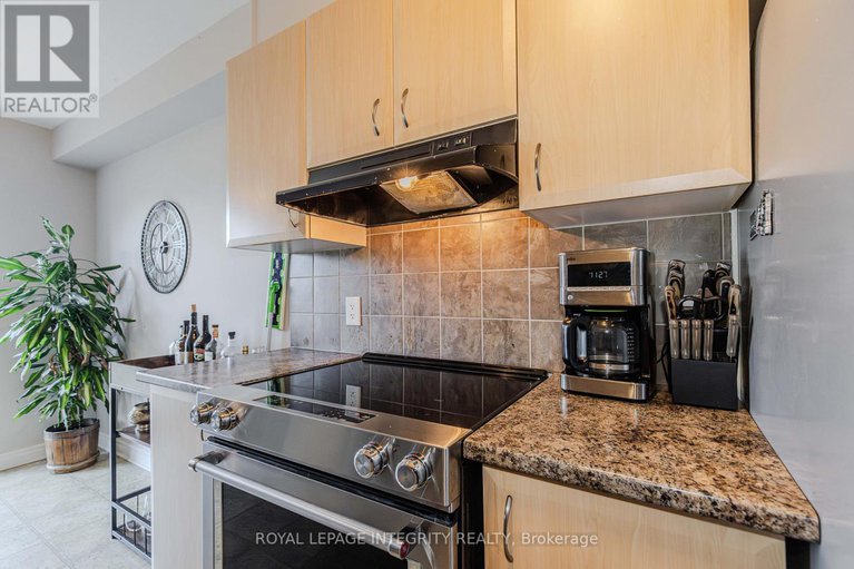 28738555/218-catamount-court/emerald-meadowstrailwest/ottawa/ontario/K2M0A9_20