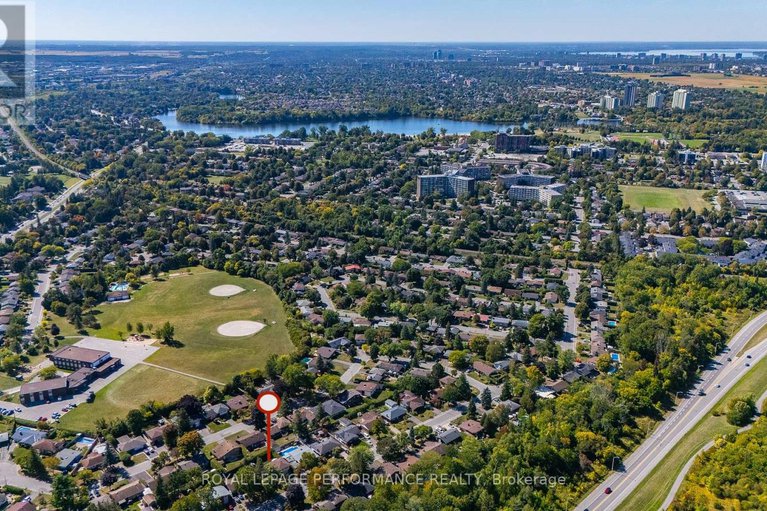 28878550/1044-cromwell-drive/riverside-park/ottawa/ontario/K1V6K5_44