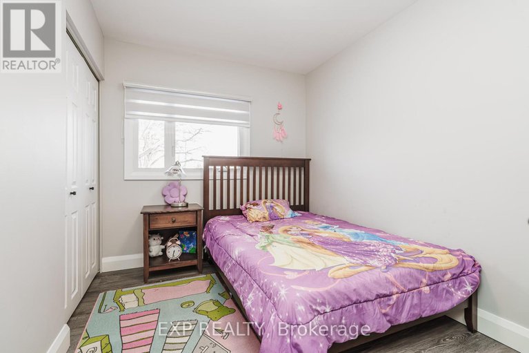 28347663/1885-arizona-avenue/urbandale-acres/ottawa/ontario/K1H6Z5_18
