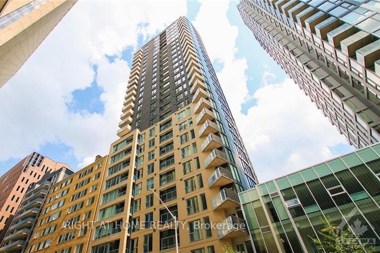 28668449/2306-40-nepean-street/ottawa-centre/ottawa/ontario/K2P0X5_1