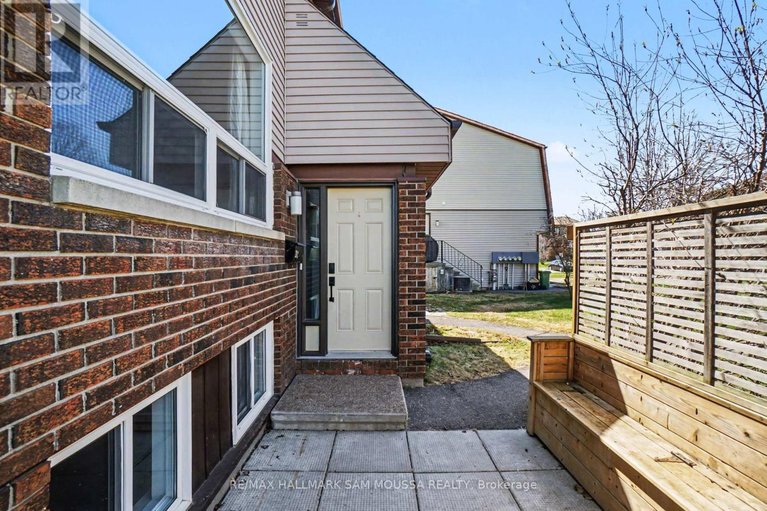 29672531/28c-woodvale-green/craig-henrywoodvale/ottawa/ontario/K2G4H4_4