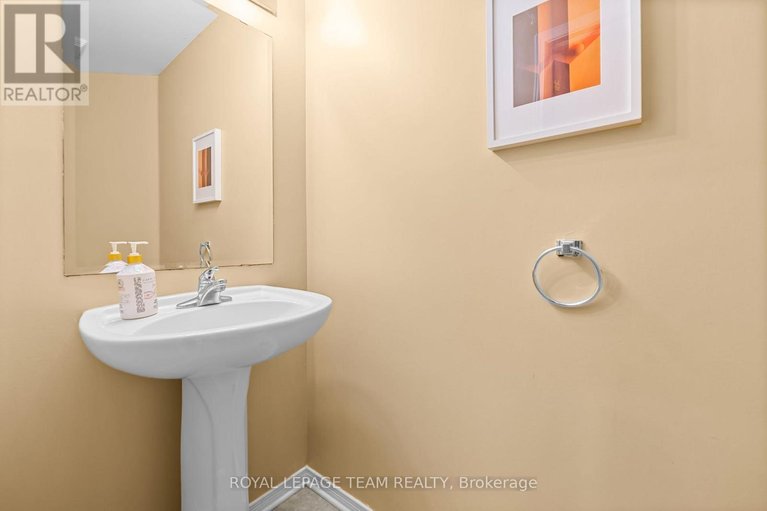 29458293/522-kentmare-crescent/strandherd/ottawa/ontario/K2J5P3_16