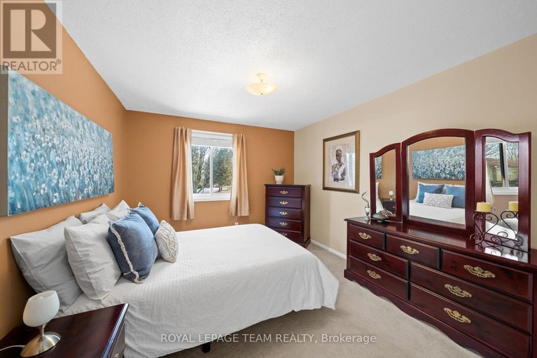 29528720/7942-decarie-drive/orleans-wood/ottawa/ontario/K1C2K3_21