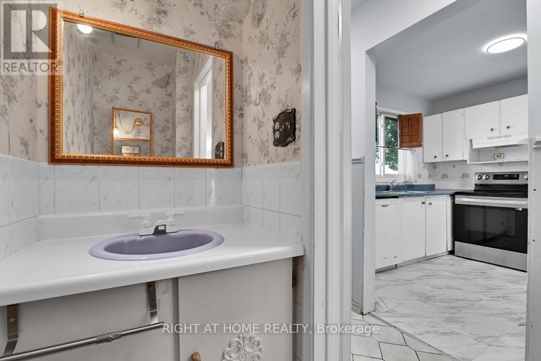 28826395/1441-perez-crescent/carson-grove/ottawa/ontario/K1J8V3_10