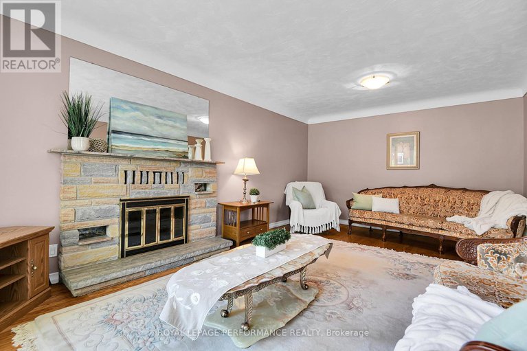 28522253/1379-mayview-avenue/carlington/ottawa/ontario/K1Z8H6_8