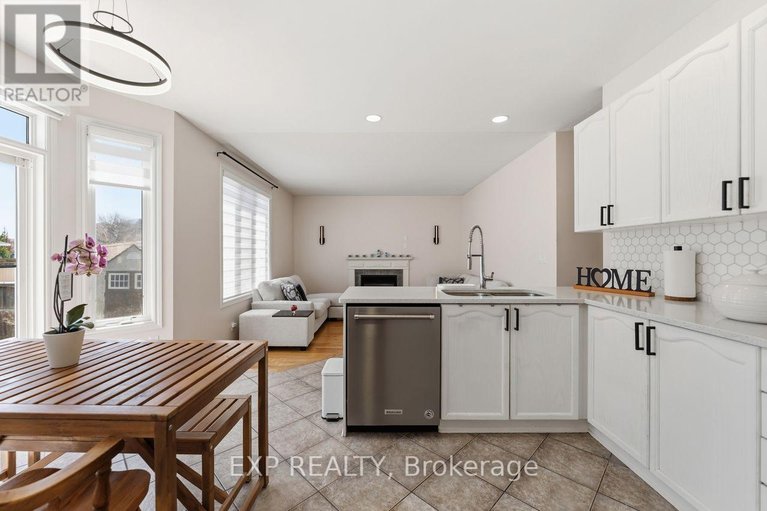 29674705/3-shining-star-circle/stittsville-south/ottawa/ontario/K2S2B5_15