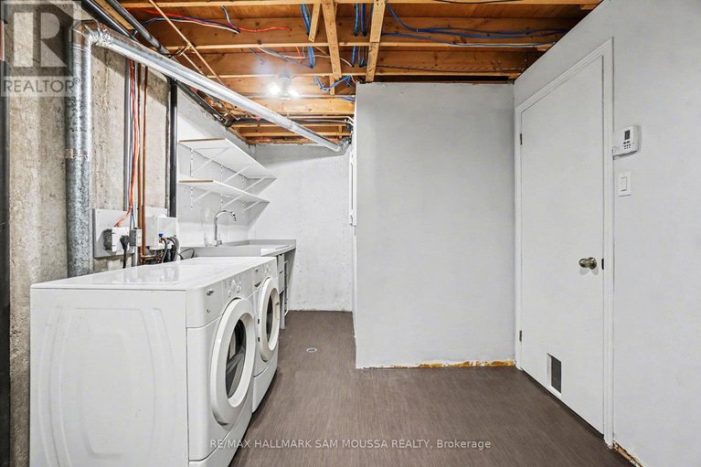 29672531/28c-woodvale-green/craig-henrywoodvale/ottawa/ontario/K2G4H4_32