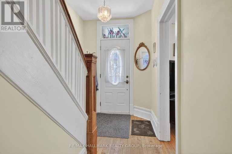 29421781/512-melbourne-avenue/mckellarhighland/ottawa/ontario/K2A1W5_3