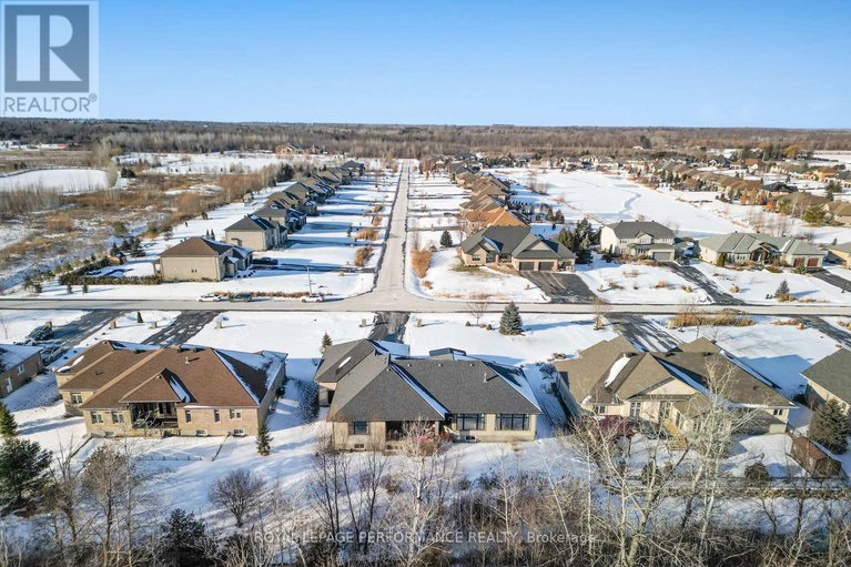 27902978/7412-blue-water-crescent/osgoode-twp-north-of-reg-rd-6/ottawa/ontario/K4P0C8_38