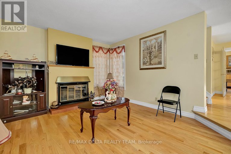 28875879/6096-meadowhill-crescent/chapel-hill/ottawa/ontario/K1C5R8_7