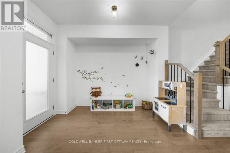 28984522/54-bergschrund-walk/mer-bleuebradley-estatesanderson-park/ottawa/ontario/K1W0P9_15