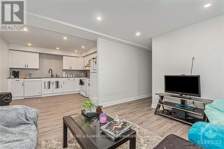 29035711/351-amiens-street/bilberry-creekqueenswood-heights/ottawa/ontario/K1E1P1_21