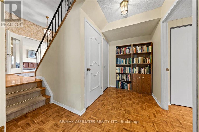 28785482/49-silver-aspen-crescent/blackburn-hamlet/ottawa/ontario/K1B3C3_18