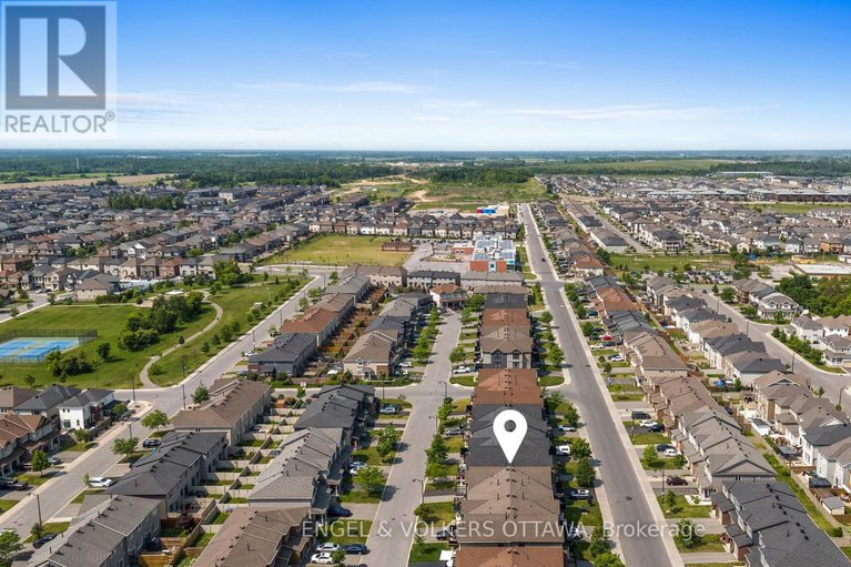 28498839/618-lauraleaf-crescent/half-moon-bay/ottawa/ontario/K2J6G9_28