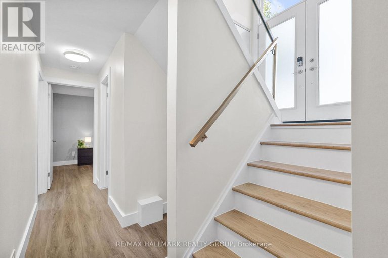 28877197/2180-lenester-avenue/mckellar-heightsglabar-park/ottawa/ontario/K2A1L4_17