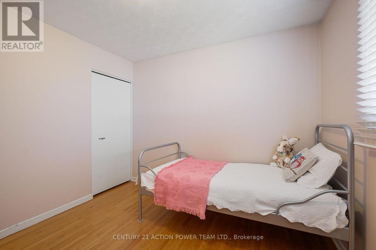 29647357/1535-st-georges-street/bilberry-creekqueenswood-heights/ottawa/ontario/K1E1R1_31