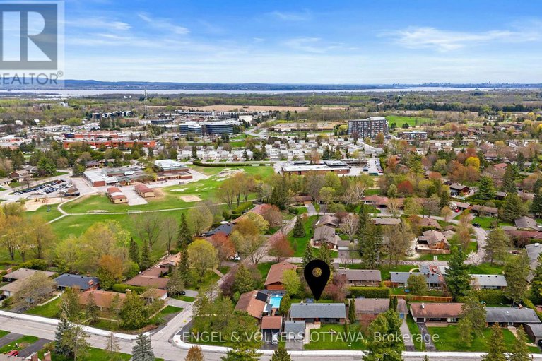 28294344/70-varley-drive/beaverbrook/ottawa/ontario/K2K1H2_48