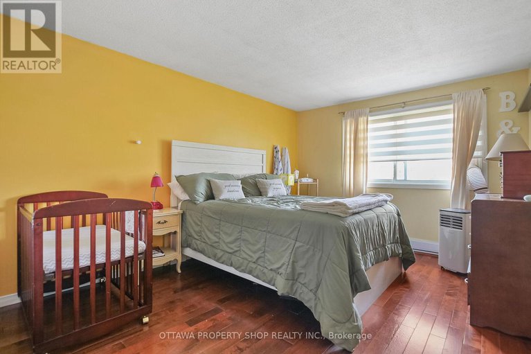 28550900/1f-banner-road/sheahan-estatestrend-village/ottawa/ontario/K2H8T3_14