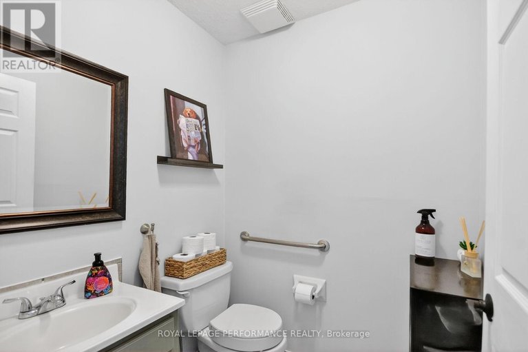 29573555/107-dunlop-crescent/village-of-russell/russell/ontario/K4R1B3_24