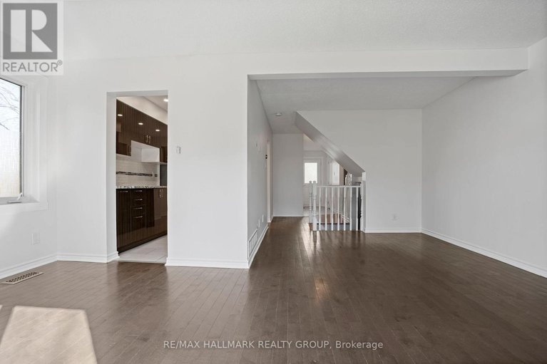 29632598/504-canotia-place/fallingbrookpineridge/ottawa/ontario/K4A2J3_20