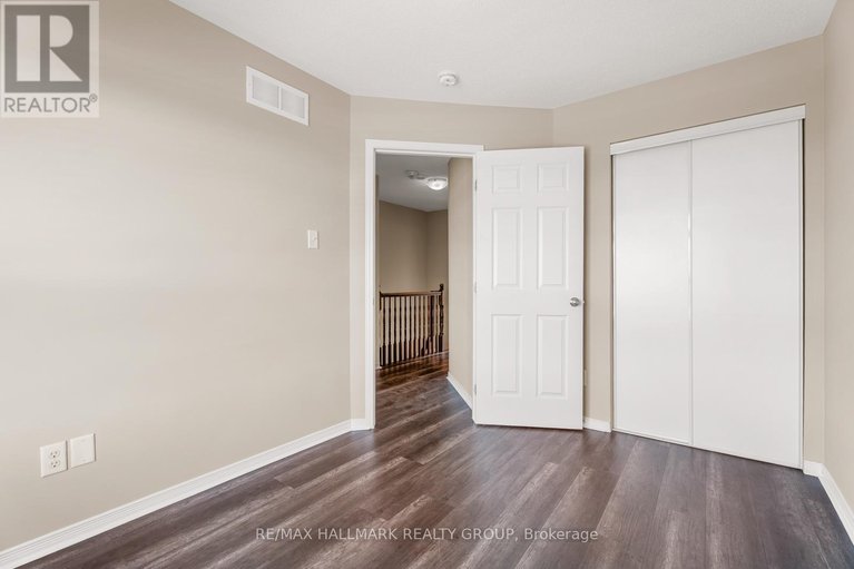28212109/241-eric-czapnik-way/bilberry-creekqueenswood-heights/ottawa/ontario/K1E0B4_28