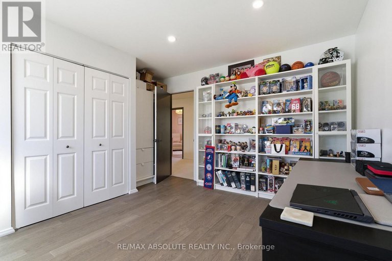 29407947/13-weatherwood-crescent/pineglencountry-place/ottawa/ontario/K2E7C5_37