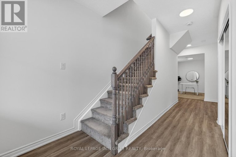 29689690/21-caspian-row/emerald-meadowstrailwest/ottawa/ontario/K2V0R7_3