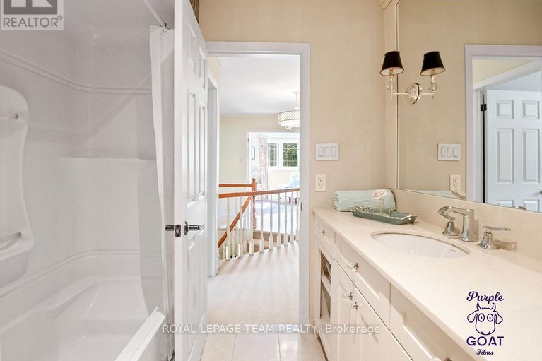 28136010/5-erinlea-court/pineglencountry-place/ottawa/ontario/K2E7C8_27