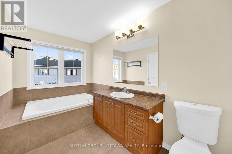 28945910/747-oakglade-avenue/emerald-meadowstrailwest/ottawa/ontario/K2M0B5_19