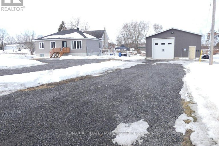 29444541/6769-st-polycarp-street/moose-creek/north-stormont/ontario/K0C1W0_1