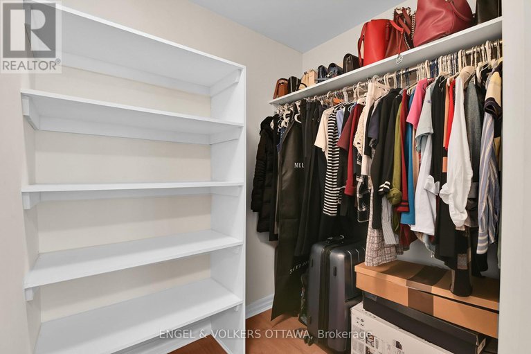 29181364/1507-195-besserer-street/sandy-hill/ottawa/ontario/K1N0B6_11