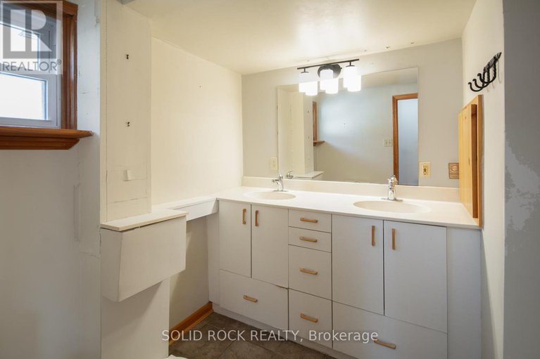 28932806/25-champagne-avenue-s/west-centre-town/ottawa/ontario/K1S4P1_20
