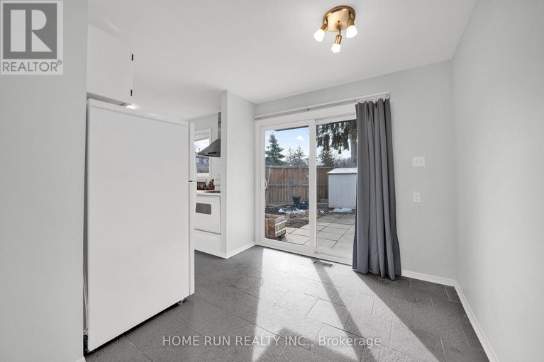 29590749/4-2111-montreal-road/beaconwood/ottawa/ontario/K1J8M8_16