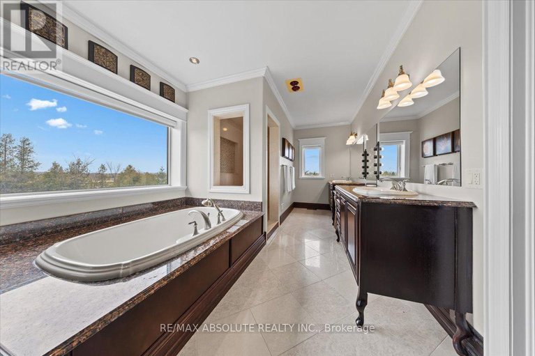 28246473/124-biltmore-crescent/btwn-franktown-rd-fallowfield-rd/ottawa/ontario/K2S2C6_28