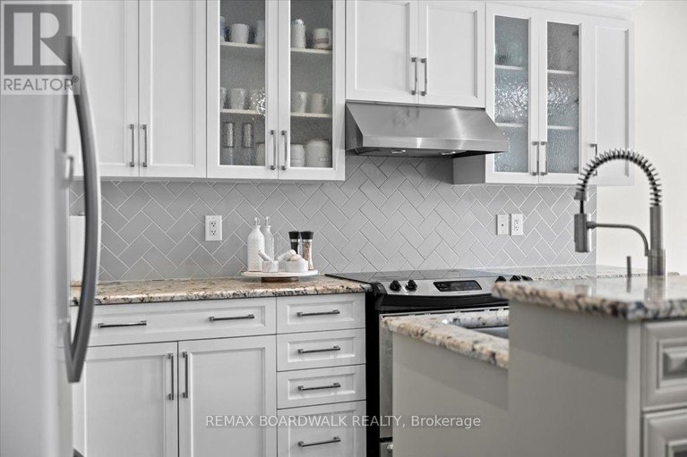 29618402/330-bobolink-ridge/emerald-meadowstrailwest/ottawa/ontario/K2V0B7_20