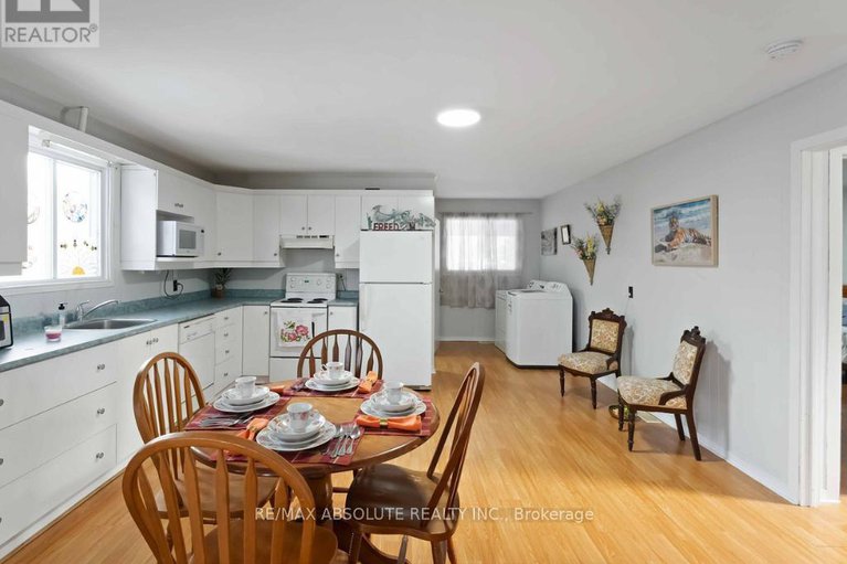 29180472/1984-forced-road/vars-area/ottawa/ontario/K0A3H0_9