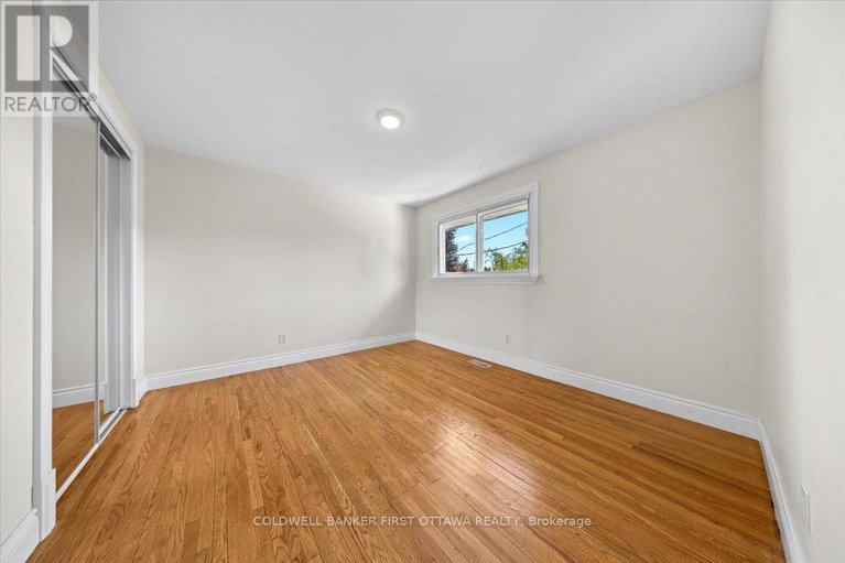 28767158/2326-harding-road/elmvale-acresurbandale/ottawa/ontario/K1G3B9_7