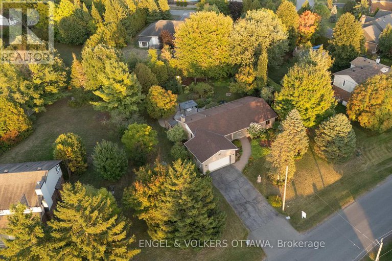 28887714/5233-mclean-crescent/manotick-long-island-nicholls-island/ottawa/ontario/K4M1G1_42