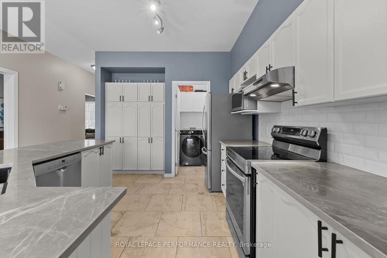 28630498/666-valin-street/fallingbrookgardenway-south/ottawa/ontario/K4A3X1_30