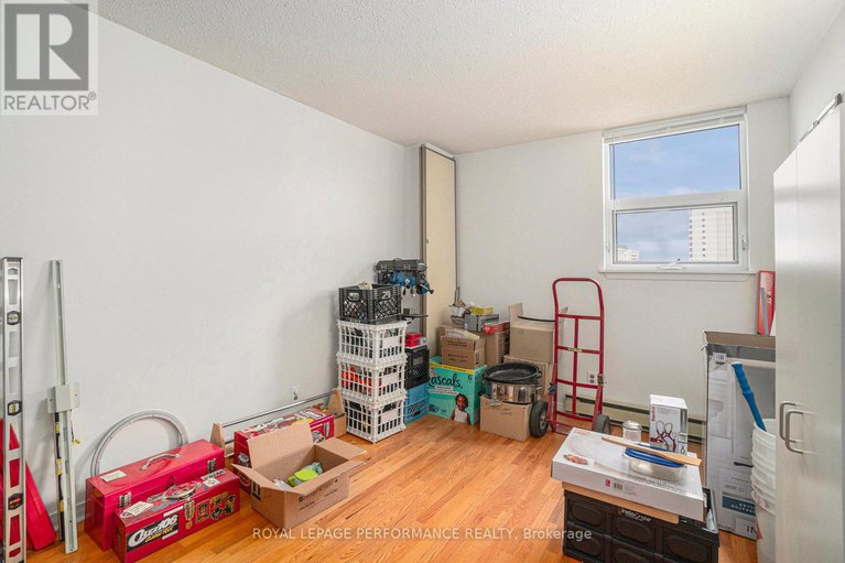 28819010/502-1180-ohio-street/billings-bridge/ottawa/ontario/K1H8N5_13