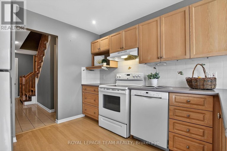 29460136/21-baton-court/katimavik/ottawa/ontario/K2L4C8_18