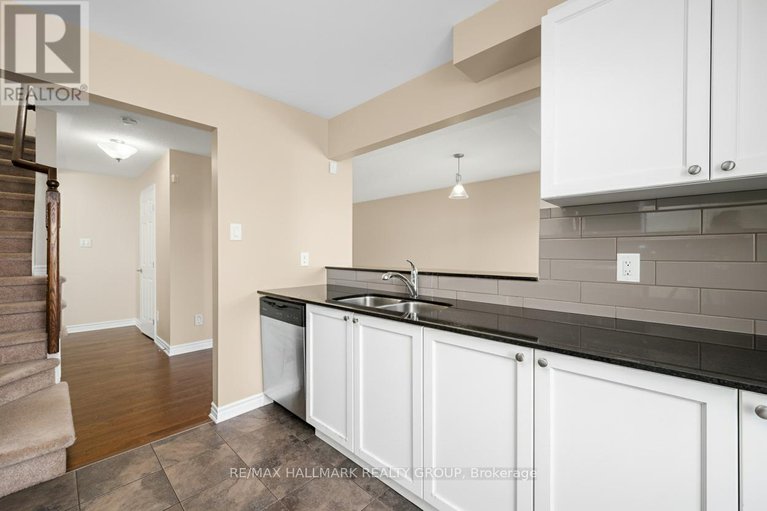28978296/601-foxlight-circle/emerald-meadowstrailwest/ottawa/ontario/K2M0L9_11