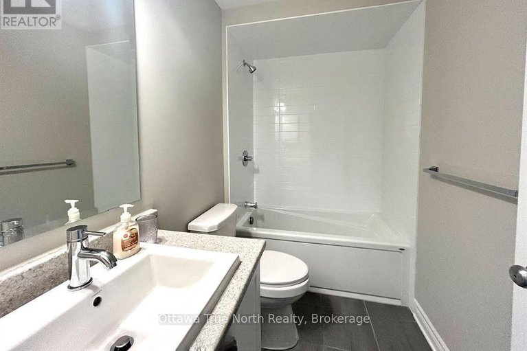 29168510/30-1032-beryl-private/riverside-southgloucester-glen/ottawa/ontario/K1V2M4_17