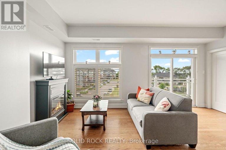 28694497/301-345-elizabeth-cosgrove-private/mer-bleuebradley-estatesanderson-park/ottawa/ontario/K1W0K6_16