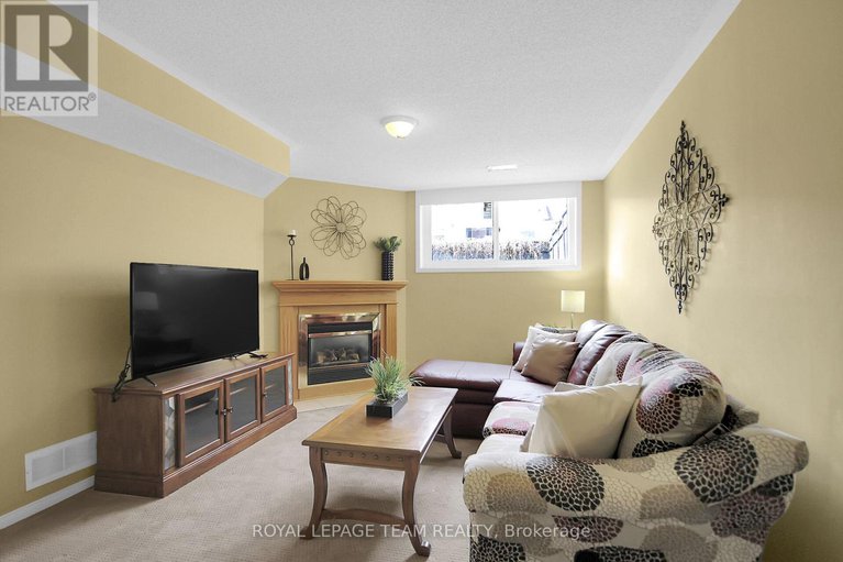 28277167/484-meadowbreeze-drive/emerald-meadowstrailwest/ottawa/ontario/K2M2T6_27