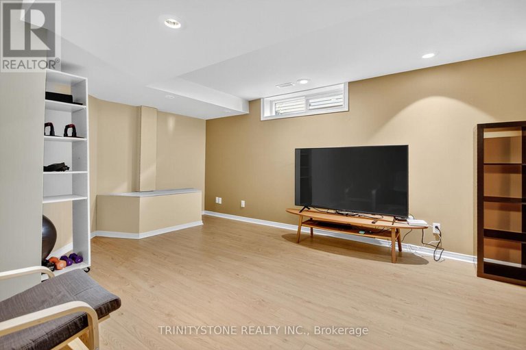 28977788/11-whalings-circle/stittsville-central/ottawa/ontario/K2S1S4_46