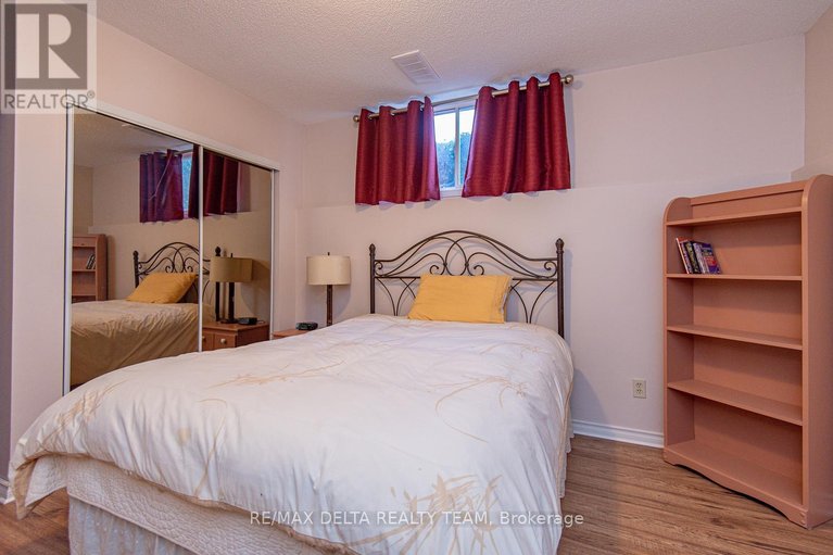 29649021/892-beauchamp-avenue/hiawatha-parkconvent-glen/ottawa/ontario/K1C3A7_31